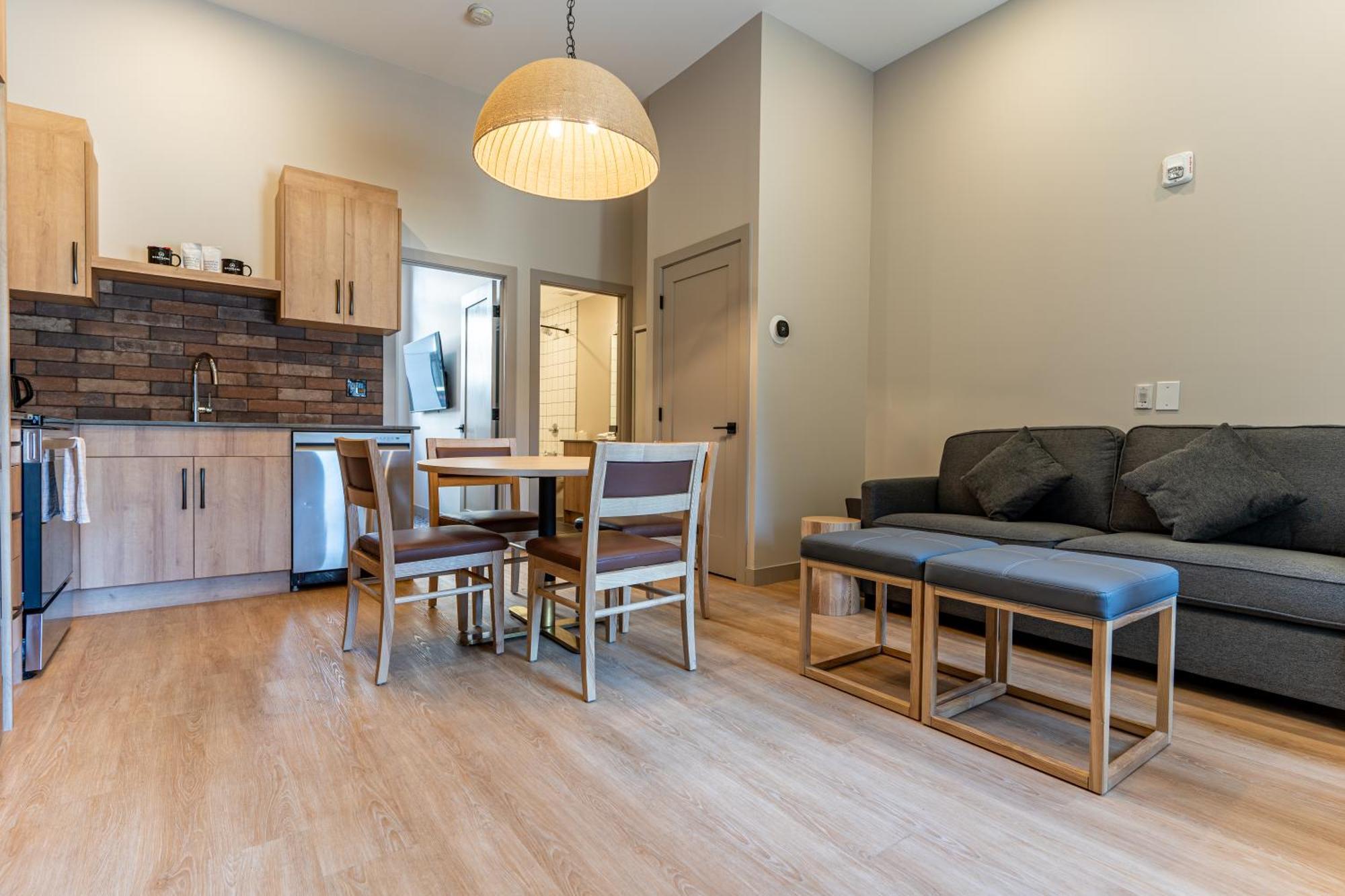 Basecamp Suites Ревелсток Номер фото