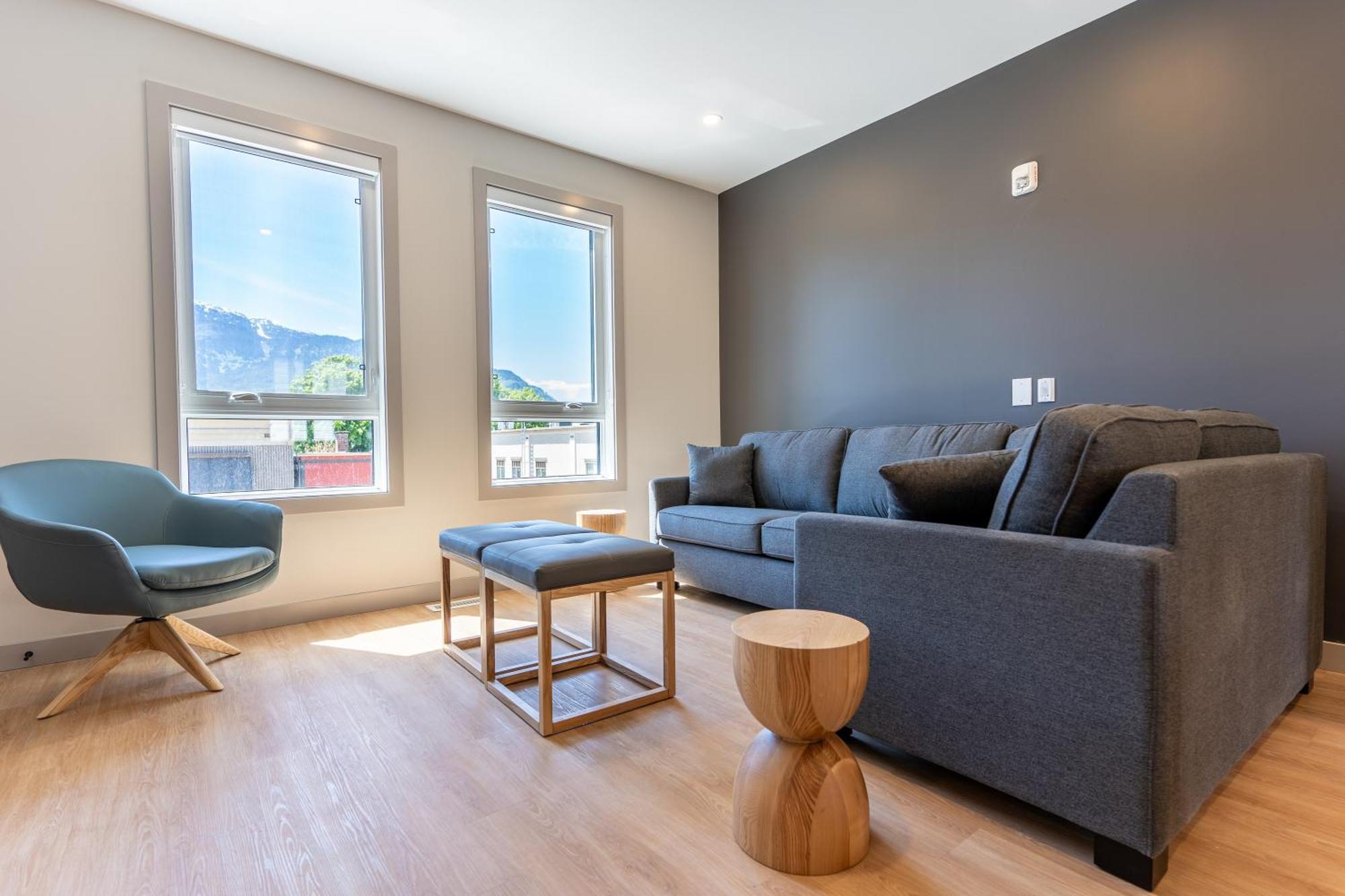 Basecamp Suites Ревелсток Экстерьер фото
