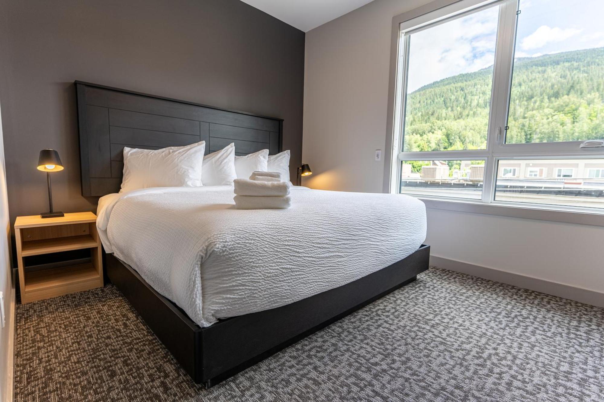 Basecamp Suites Ревелсток Экстерьер фото